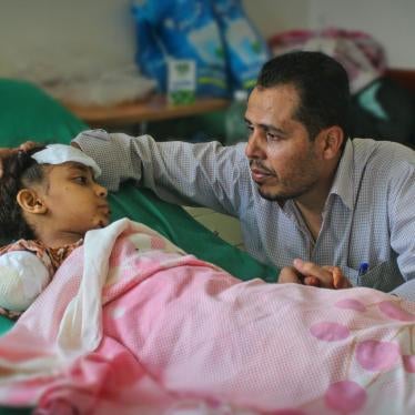 Jamil Qaid comforts his 8-year-old daughter, Malik, after her arm was amputated. Malik was wounded during one of the Houthi-Saleh artillery attacks on al-Dabou'a neighborhood, Taizz, on May 23, 2017. 