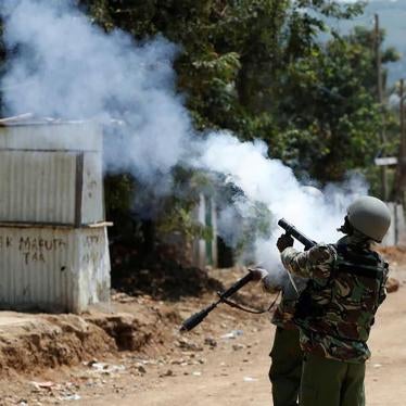 Kenyan anti-riot police fire tear gas in Kisumu, Kenya, August 9, 2017. © 2017 Baz Ratner/Reuters