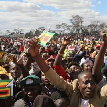 Supporters of President Robert Mugabe cheer at a rally of his ruling ZANU (PF) in Chinhoyi, Zimbabwe, July 29, 2017. © 2017  Reuters