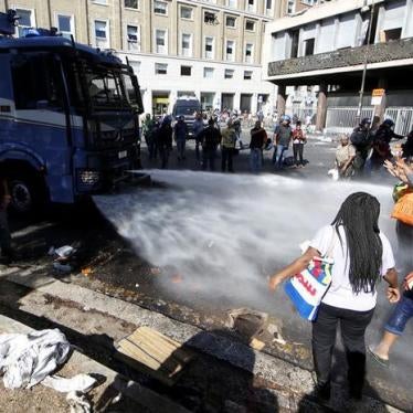 Italy: Police Beat Refugees During Eviction
