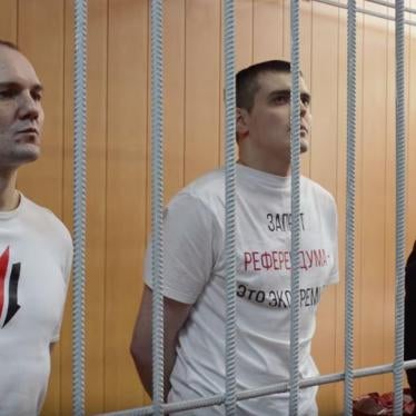 Screenshot from video depicting, from left to right, Kirill Barabash, Alexander Sokolov, and Valery Parfenov in the courtroom, Moscow, August 10, 2017.