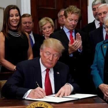 U.S. Senator Rand Paul (R-KY) applauds as U.S. President Donald Trump signs an executive order to make it easier for Americans to buy bare-bones health insurance plans and circumvent Obamacare rules at the White House in Washington, U.S., October 12, 2017