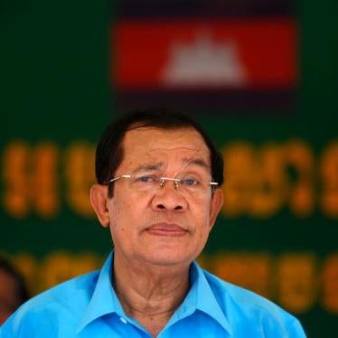 201711Asia_Cambodia_HunSen Cambodia's Prime Minister Hun Sen attends a meeting with garment workers, on the outskirts of Phnom Penh, Cambodia on November 8, 2017.