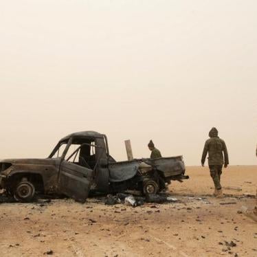 Members of Libyan National Army (LNA) inspect a damaged military vehicle after clashes with fighters from Benghazi Defense Brigades (BDB) in Ras Lanuf, Libya, March 16, 2017. 