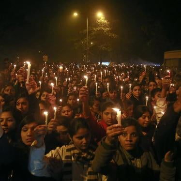 Demonstrators hold candles during a candlelight vigil for Jyoti Singh, who was gang raped on December 16, 2012 and subsequently died. © 2012 Reuters