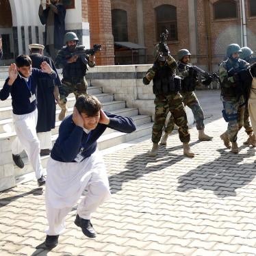 School children flee as soldiers conducting an exercise to repel militant attacks detain a mock-militant (R) at the Islamia Collegiate School in Peshawar, Pakistan, February 2016.  