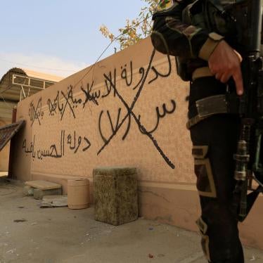 An Iraqi special forces soldier stands beside graffiti, which reads: "The Islamic State will remain", in Bartalla, east of Mosul, Iraq October 27, 2016. . © 2016 Reuters