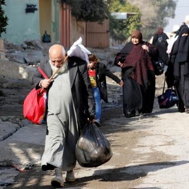 Civilians, who fled from clashes, walk in the street during a battle with Islamic State militants, in Sukar neighborhood east of Mosul, Iraq, January 11, 2017. REUTERS/Ahmed Saad