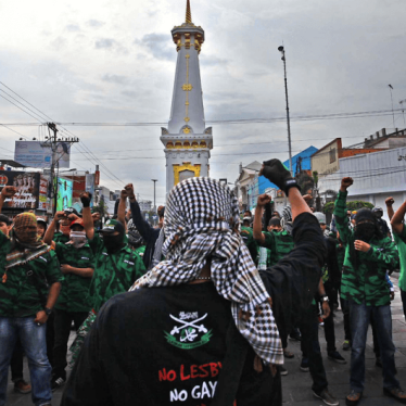Indonesia: Bebaskan Gay dengan Risiko Penyiksaan PHOTO
