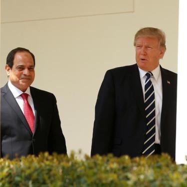 U.S. President Donald Trump and Egyptian President Abdel Fattah al-Sisi walk the colonnade at the White House in Washington, U.S., April 3, 2017. 