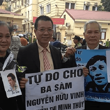 From left to right: Tran Hoang Phuc, Vu Quang Thuan (center), and Nguyen Van Dien