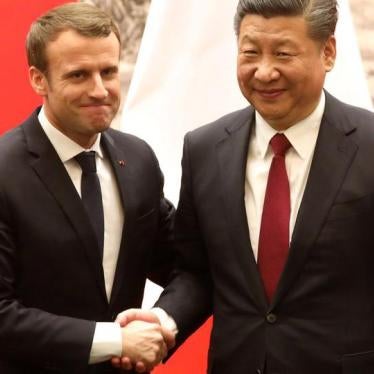 French President Emmanuel Macron (L) and Chinese President Xi Jinping (R) shake hands during a press conference in Beijing, China, January 9, 2018. 