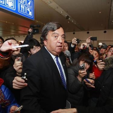 Former New Mexico Governor Bill Richardson (C) speaks to the media during a briefing upon his arrival from North Korea at Beijing Capital International airport, January 10, 2013.