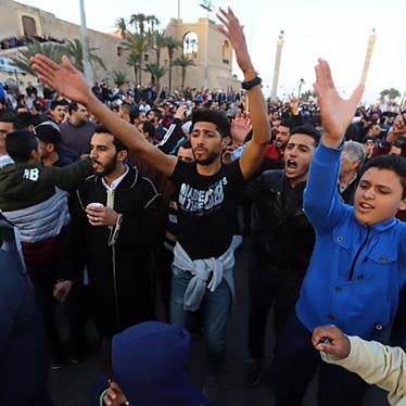 Demonstrators gather to protest against the presence of militias in the Libyan capital in Tripoli's Martyrs' Square on March 17, 2017. © MAHMUD TURKIA/AFP/Getty Images