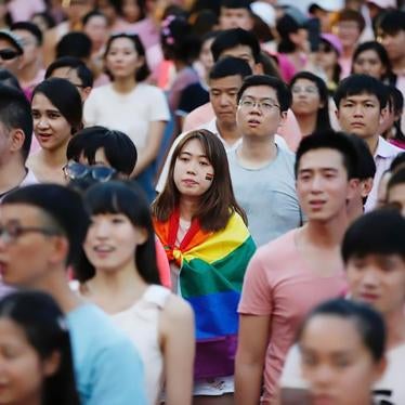 201801wr_singapore_human_rights A woman wrapped in the rainbow flag is seen at the Pink Dot rally, Singapore's annual gay pride rally, at a park in Singapore July 1, 2017. 