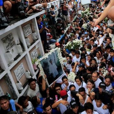 Mourners watch as Kian delos Santos, a 17-year-old student who was shot during anti-drug operations is buried in Caloocan, Metro Manila, Philippines August 26, 2017.