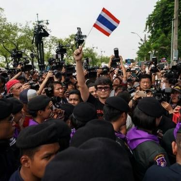 Pro-democracy activist Rome Rangsiman (C) holds up a Thailand flag as anti-government protesters gather during a protest to demand that the military government hold a general election by November, in Bangkok, Thailand, May 22, 2018. REUTERS/Athit Perawong