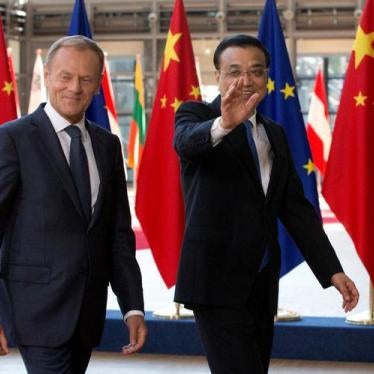 European Council President Donald Tusk and Chinese Premier Li Keqiang (R) arrive to attend a EU-China Summit in Brussels, Belgium June 2, 2017. REUTERS/Virginia Mayo/Pool