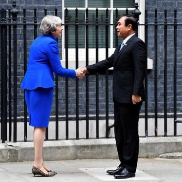 UK Prime Minister Theresa May greets Thailand’s Prime Minister Prayut Chan-ocha in London, June 20, 2018.