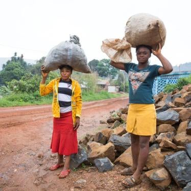 Displaced villagers who fled Belo following early April clashes between security forces and armed separatists came back to town to get food to bring back to their hiding places in the bush. In the bags, they carry dried fish. North West region, April 2018