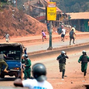 Protesters clash with riot police during a February 6 demonstration against the results of Guinea’s February 4 local elections. 
