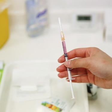 A nurse prepares a vaccine to be given to a child in a hospital in Beijing, China, April 13, 2016. REUTERS/Damir Sagolj