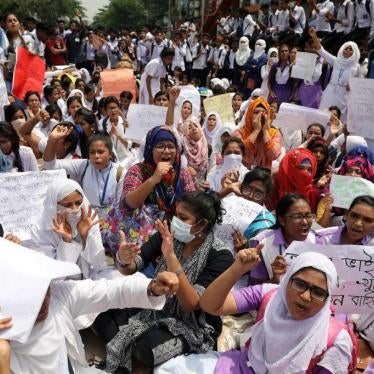 Students shout slogans as they take part in a protest over recent traffic accidents that killed a boy and a girl, in Dhaka, Bangladesh, August 4, 2018. 