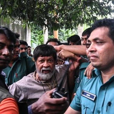 Activist and photographer Shahidul Alam arrives surrounded by policemen for an appearance in a court, in Dhaka, Bangladesh on August 6, 2018. 