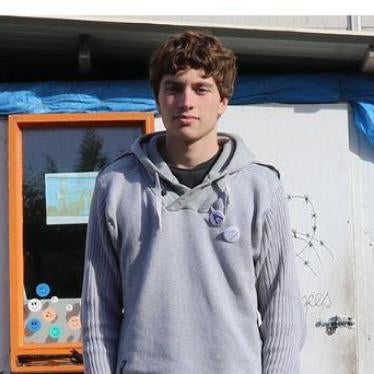 Loan Torondel, 21 ans, a travaillé avec l'Auberge des Migrants à Calais pendant deux ans, aidant à fournir des informations juridiques ainsi qu'un soutien et une assistance humanitaire aux migrants et demandeurs d'asile dans le nord de la France. 