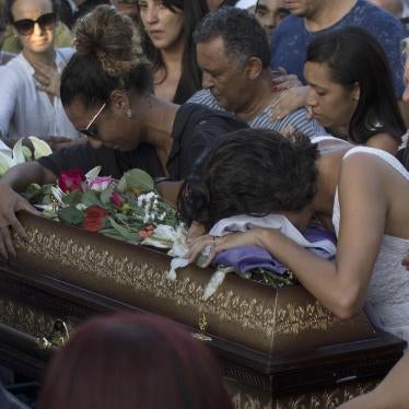 Relatives grieve during the burial of councilwoman Marielle Franco, who was gunned down the night before by two unidentified attackers in Rio de Janeiro, Brazil, Thursday, March 15, 2018. 