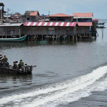 Colombian Marines patrol the waters around Tumaco municipality, Nariño Department, in the Pacific coast of Colombia, on April 14, 2018 as Ecuador and Colombia launched a military operation against renegade Colombian rebels who kidnapped and killed two