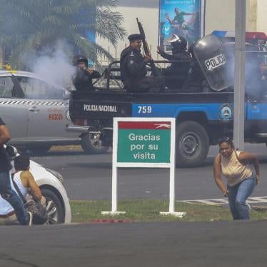 An officer of the National Police shoots at a group of people outside the shopping mall Metrocentro in Managua, Nicaragua, May 28, 2018. 