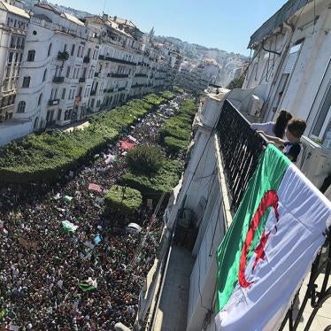 201903mena_algeria_protest_1