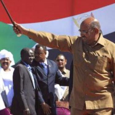 Omar el-Béchir salue ses partisans lors d’un rassemblement à Khartoum, au Soudan, le 9 janvier 2019. Il a été évincé du pouvoir trois mois plus tard, le 11 avril 2019.