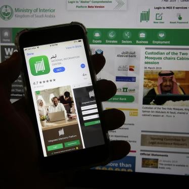 沙特政府推出的手机应用程序“Absher”，可以线上缴纳交通罚单，也可供男性监护人对妇女出行给予许可或拒绝，摄于沙特阿拉伯吉达。