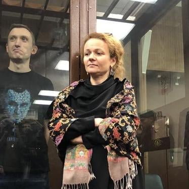 Konstantin Kotov and his lawyer, Maria Eismont, wait for the verdict in his case at Moscow's Tverskoi district court, September 5, 2019.