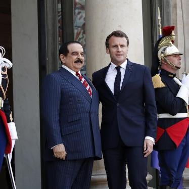 Bahrain's King Hamad bin Isa Al Khalifa, left, is greeted by French President Emmanuel Macron before a meeting at the Elysee Palace in Paris, Tuesday, April 30, 2019.