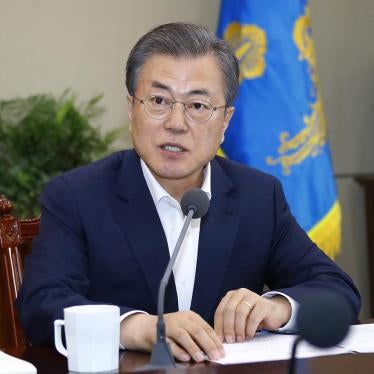 South Korean President Moon Jae-in speaks about nuclear negotiations with North Korean leader Kim Jong Un during a meeting with his aides at the presidential Blue House in Seoul, April 15, 2019. 
