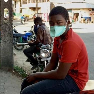 A man wearing a protective mask in the city of Douala, Cameroon, April 14, 2020 @private