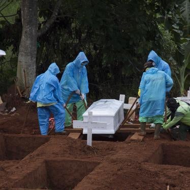 Cemetery workers burying a victim from the COVID-19 coronavirus outbreak, during a funeral in Jakarta, Indonesia, April 7, 2020. 