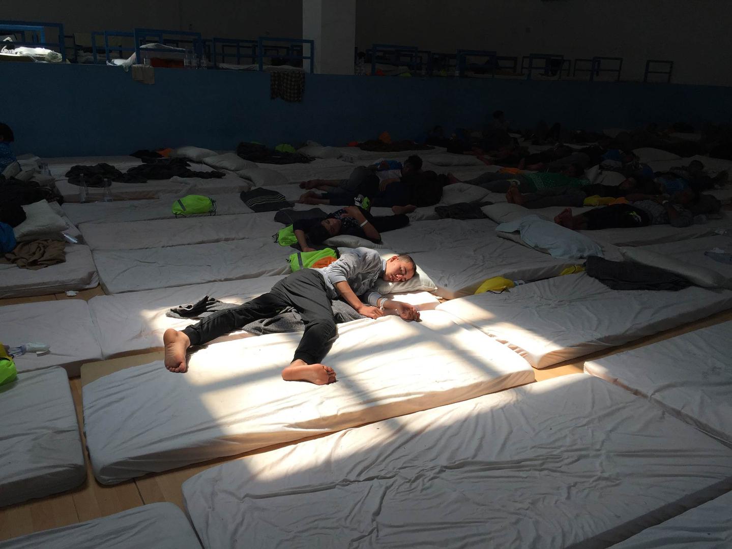 Italia: Niños atrapados en un centro de acogida de migrantes inseguro