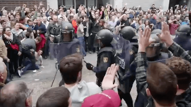 España: La policía utilizó la fuerza de manera excesiva en Cataluña