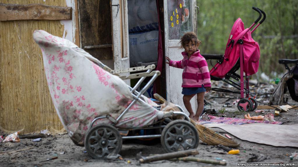 Ukraine: Fatal Attack on Roma Settlement 