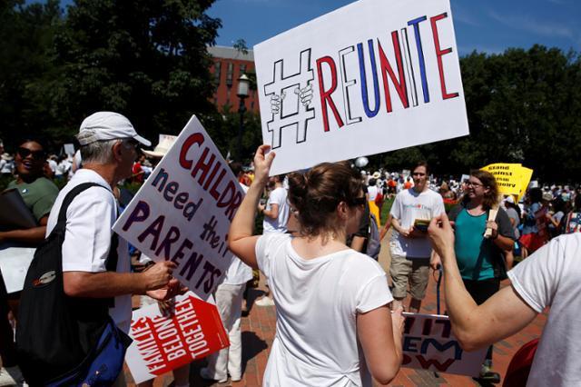 EE. UU.: Juicios masivo contra migrantes